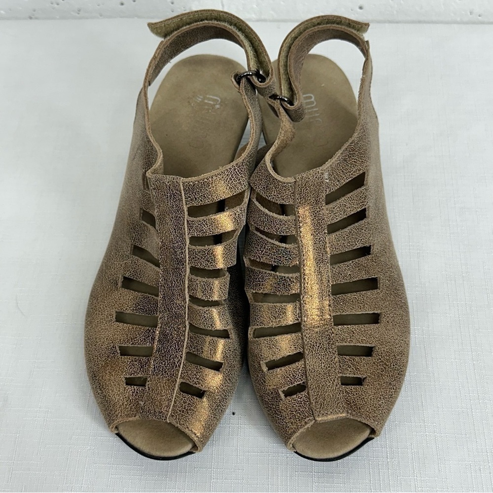 Murano size 8 Distressed Gold Leather Peep Toe Cut Out Slingback Heels